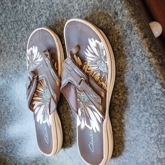 Womans Flip Flops 7 1/2 Clarks - Picture 4 of 8